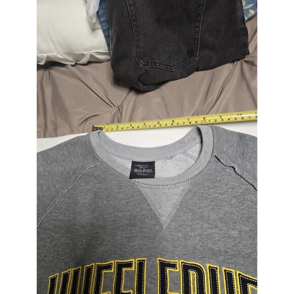 Universal Studios Wizarding World of Harry Potter Sweatshirt Small Hufflepuff - Picture 12 of 14